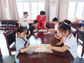 裕安區城南鎮陡步河社區開展“七彩暑假 棋樂融融”青少年棋類益智活動