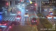 “敬業(yè)”女員工醉駕送老板回家，渾然不知車胎撞爆了仍在馬路上行駛，結(jié)果悲劇了……