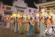 萬余游客黃山之巔過佳節(jié) 西遞宏村游客增多