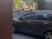 ?合肥一小區業主因停車費與保安發生爭執 拒絕讓出道口