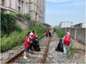 天橋街道華昌街社區：清理鐵路沿線垃圾 共筑整潔安全長廊