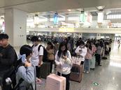 阜陽鐵路公路迎來客流高峰