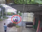 陜西一六旬老人被文旅局干部踹骨折，官方：踹人者正常上班，隨時(shí)配合調(diào)查
