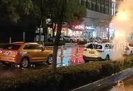 合肥暴雨致部分路段積水嚴重 3輛車熄火拋錨被拖走