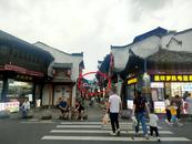 黃山市屯溪老街“天際線”被擋住了