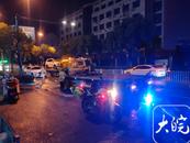 合肥暴雨貴池路積水嚴重  三輛私家車被淹熄火拋錨 