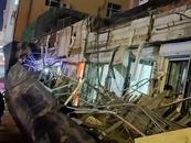 長春一臨街商鋪廣告牌整體掉落  商戶：有人被壓在下面 