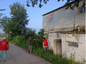 古城鎮(zhèn)潘新村：清除小廣告，美化大環(huán)境