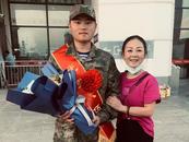 迎江區(qū)錢牌樓社區(qū)：金秋送新兵 戎裝踏征程
