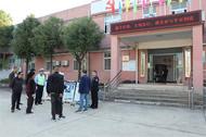 巢湖交警進(jìn)社區(qū)開(kāi)展老年群體交通安全宣傳活動(dòng)