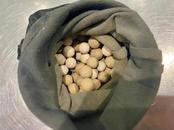 一旅客帶“保健石”入境，核輻射超標1050倍