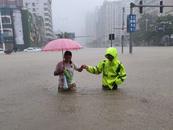 廣東湛江遭遇暴雨！學校停課，有居民稱小區數十輛車被泡水中