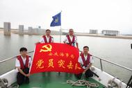 安慶海事局：引江濟(jì)淮船舶過閘黨建聯(lián)盟點燃“紅色引擎”