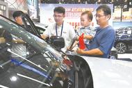 市民參觀合肥國際新能源汽車展覽會（組圖）