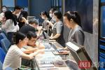 连续下跌！网友肉痛：长假前刚入手！有人却砸100万买进