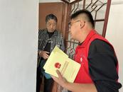 銅官區金山社區垃圾分類志愿者開展垃圾分類入戶宣傳活動