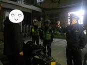 深夜無證駕車“炸街” ，拘留！