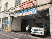 六安一地下停車場不收費隨便停，黑燈瞎火無照明