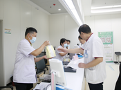 蚌埠市第一人民醫院黨委書記袁長江看望慰問醫務員工、在院患者
