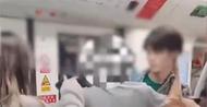 地鐵上58歲男子強(qiáng)迫女乘客讓座，小伙制止被掐脖，警方回應(yīng)