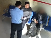流浪老人被民警照顧 主動坦白34年前命案