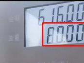 網友稱75升油箱被加80升油，警方到場后加油站主動提出少付10升油費