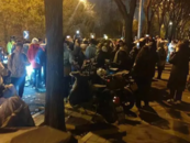 “鵝腿阿姨”火了，引清華、北大、人大三校學子“爭搶”，人大北區食堂今晚開始供應自研烤鵝腿，15元/只