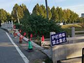 修復橋梁護欄  保障游客安全