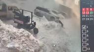 關注黑龍江暴雪 | 房頂積雪脫落砸中過路大媽 周邊商鋪：人沒事，多車損毀