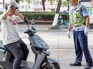骑电动车不戴头盔将被通报到单位？江苏仪征：仅针对公职人员