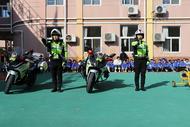 巢湖交警走進幼兒園  “小手拉大手”帶著萌娃學安全