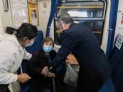 北京豐臺至宿松K1071次列車：暖心服務術后旅客