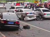 連撞11車特斯拉車主：當天剛上牌，過路口時突然不受控