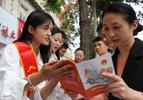 淮南：首批大学生国防动员志愿者上岗，进社区宣传国防动员知识