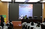 巢湖交警進校園開展交通安全宣傳活動