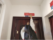 黃莊街道東方紅社區為轄區“健康家庭”發放光榮牌和健康包