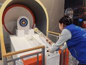 安徽省科技館新館正式開館   電磁炮很受兒童歡迎