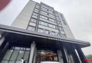 兩女子入住酒店，男性員工刷卡進入！全季回應