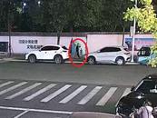 男子沿街“拉車門” 盜竊千元現(xiàn)金被擒獲