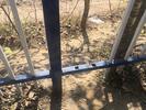 淠东干渠一处护栏缺失，附近居民“钻围栏”河边洗衣钓鱼