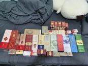 深夜，兩男子扛垃圾桶狂飆……