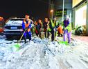 巢湖市环卫处组织530多名精干力量清扫道路积雪
