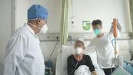 煙齡近20年男子每天10包煙 雙肺千瘡百孔呼吸困難