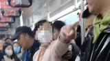 大学女老师因抢座怒骂对方十多分钟？成都地铁：会去核实