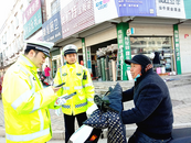 六安葉集交管大隊姚李四中隊：“一盔一帶”保護頭上安全