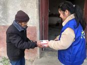 送藥入戶守健康，上門服務暖民心