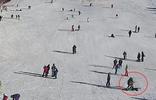 北京7岁幼童躺雪道休息被撞伤  法院判三方均有责