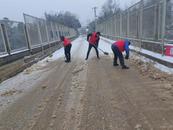 安慶懷寧涼亭鄉：落雪無情人有情 鏟雪行動暖出行