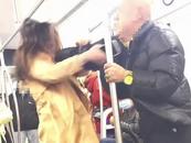 疑因座位問題，女子與老人在地鐵車廂大打出手，重慶軌道交通回應