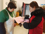 望城街道和諧社區(qū)：暖心便民聯(lián)系卡 溫暖轄區(qū)老人心